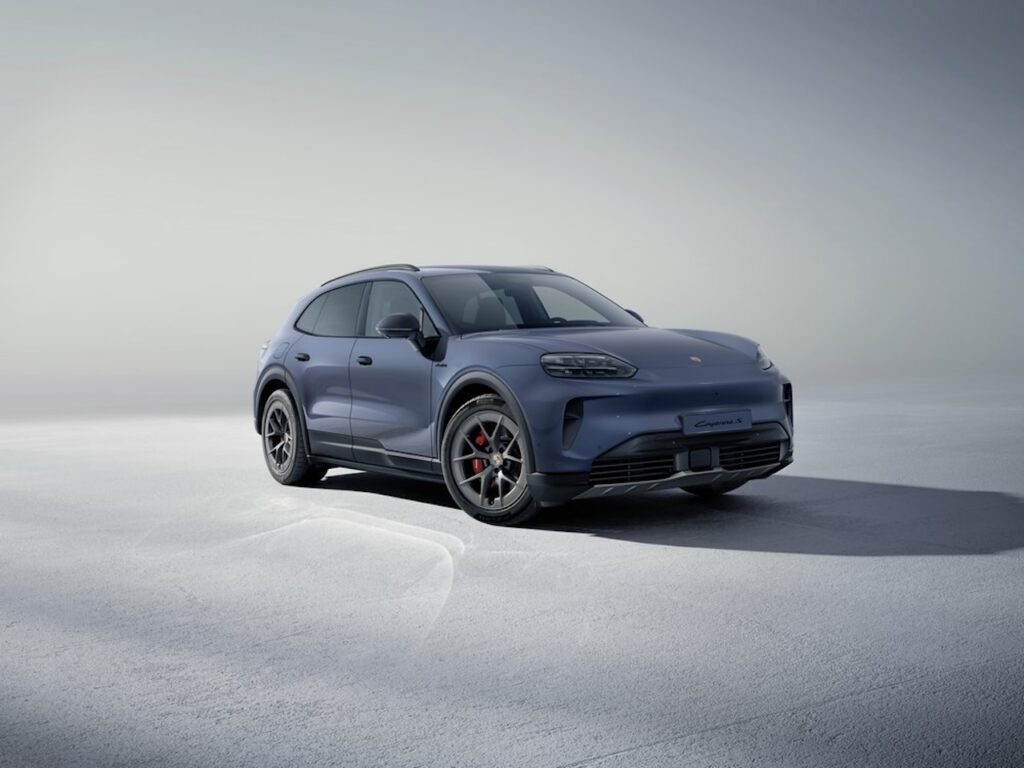Discover the new Porsche Cayenne S Electric 2026: 666 PS performance, up to 653 km range, and a stunning Director’s Cut interior. The perfect blend of power, luxury, and electric refinement.