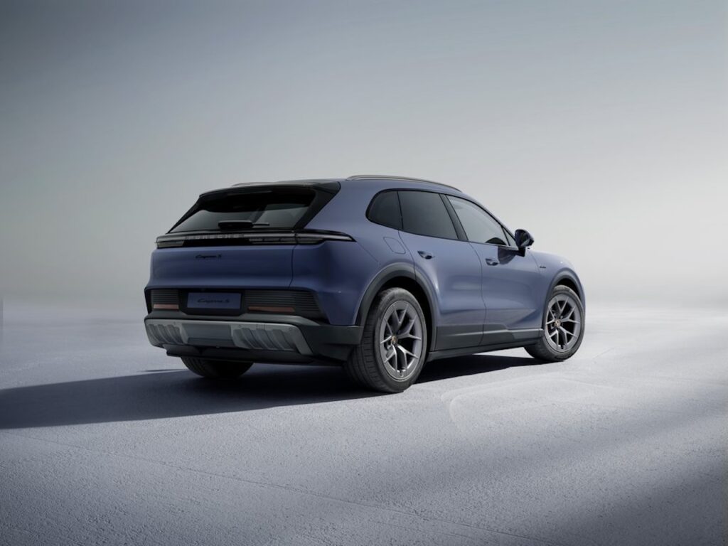 Discover the new Porsche Cayenne S Electric 2026: 666 PS performance, up to 653 km range, and a stunning Director’s Cut interior. The perfect blend of power, luxury, and electric refinement.