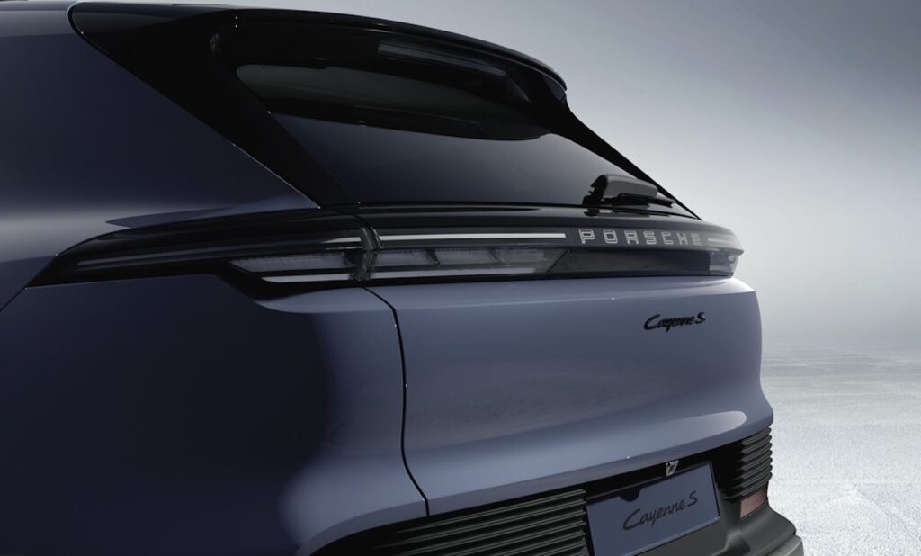 Discover the new Porsche Cayenne S Electric 2026: 666 PS performance, up to 653 km range, and a stunning Director’s Cut interior. The perfect blend of power, luxury, and electric refinement.