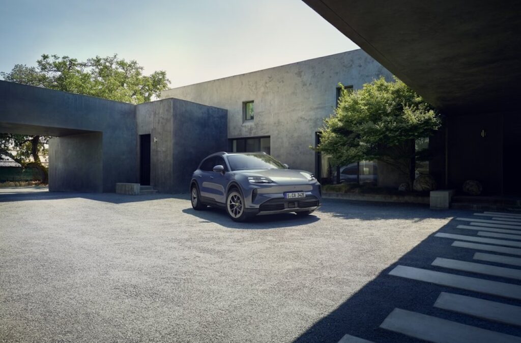Discover the new Porsche Cayenne S Electric 2026: 666 PS performance, up to 653 km range, and a stunning Director’s Cut interior. The perfect blend of power, luxury, and electric refinement.