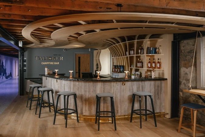 If you're a lad that enjoys a dram, these leading whisky distilleries combine exceptional whisky tastings, acclaimed restaurants and atmospheric cellar doors that bring Scotland’s iconic spirit to life.