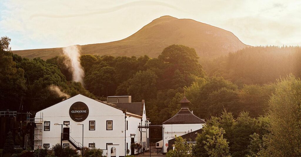 If you're a lad that enjoys a dram, these leading whisky distilleries combine exceptional whisky tastings, acclaimed restaurants and atmospheric cellar doors that bring Scotland’s iconic spirit to life.