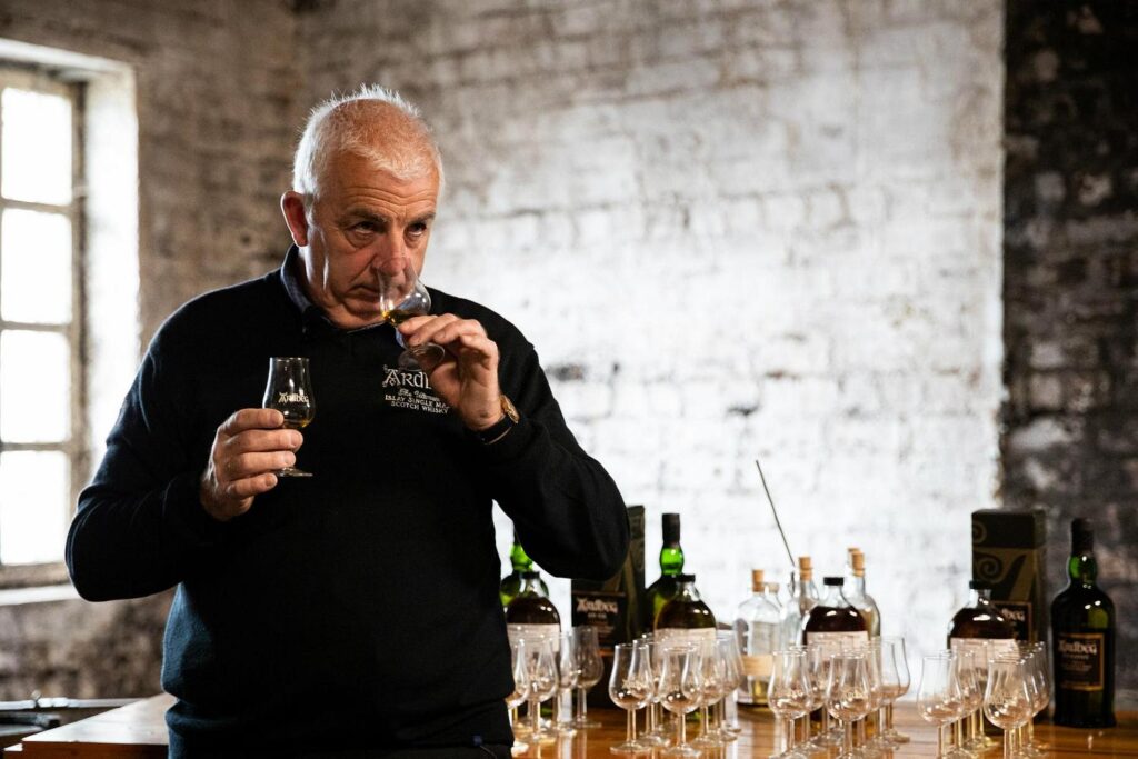 If you're a lad that enjoys a dram, these leading whisky distilleries combine exceptional whisky tastings, acclaimed restaurants and atmospheric cellar doors that bring Scotland’s iconic spirit to life.